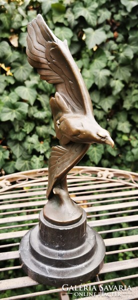 Repülő sas - bronz szobor