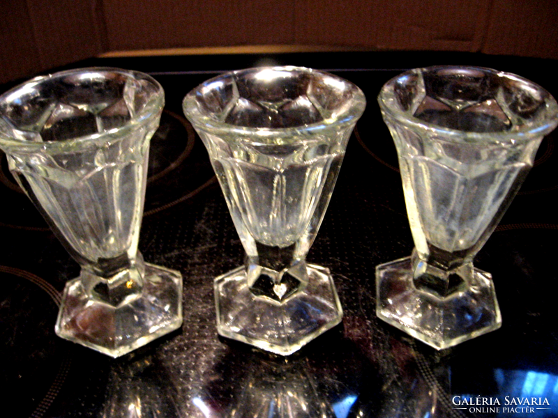 Bieder vastag falú talpas ibolyás váza, pálinkás pohár ,6 szögletű