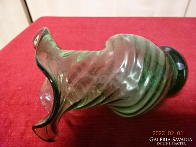 Zöld, orosz, csavart üveg váza, fodros szélű, magassága 15 cm. Vanneki! Jókai.