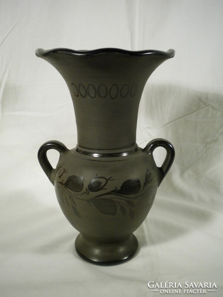 U157 Régi fekete cserép fodros váza