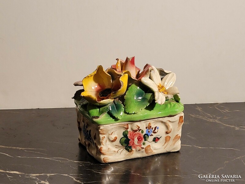 Capodimonte floral bonbonier 10x7.5x10cm porcelain box nove italy Italian jewelry holder