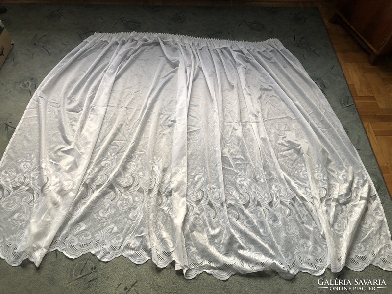 Függöny fehér színű 150 cm széles, 170 cm hosszú