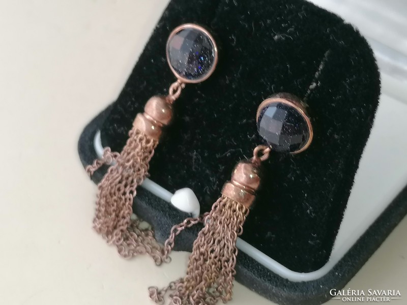 Gold-plated silver earrings decorated with a polished shiny dark purple blue stone, 925 silver