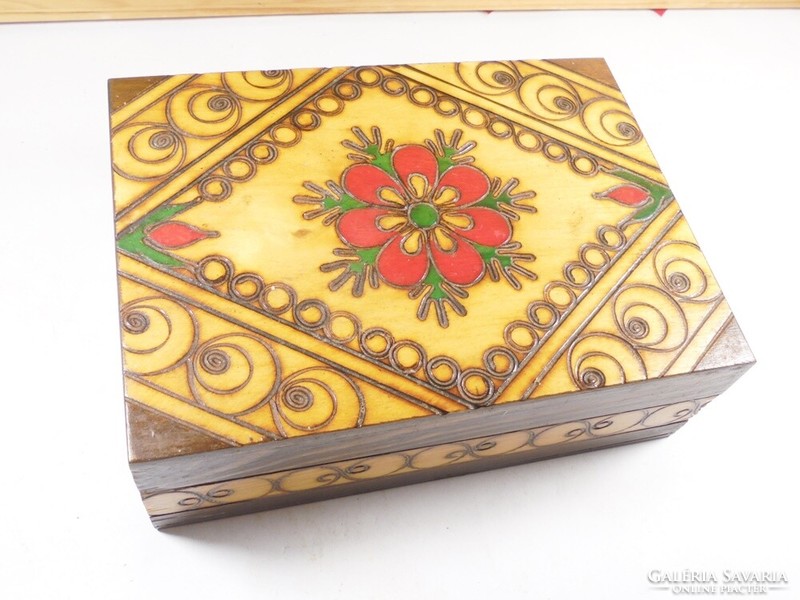 Retro old wooden carved box gift box small chest chest
