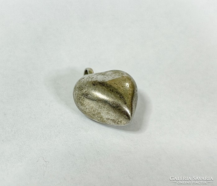 Heart-shaped silver pendant