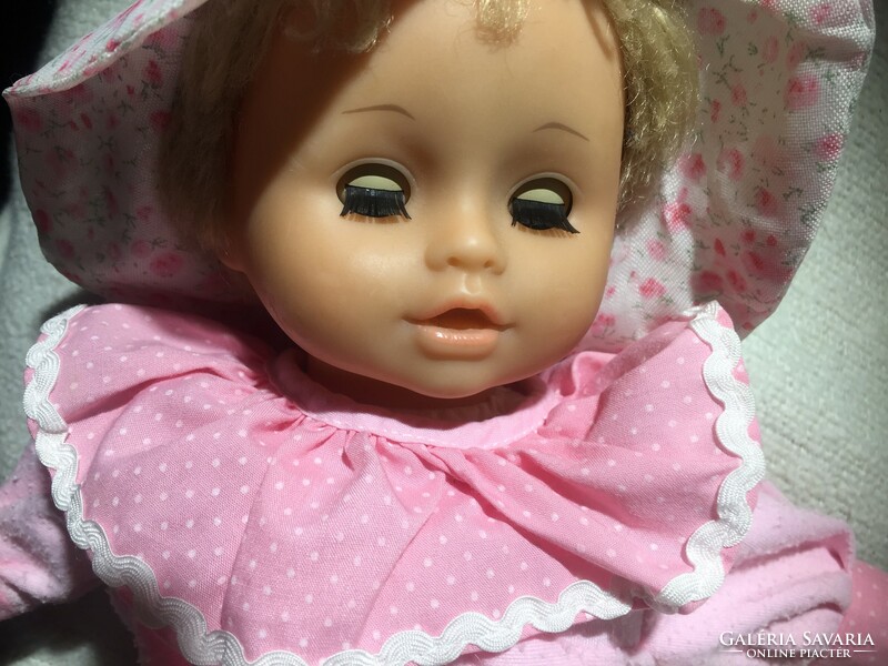 Sleeping doll with a textile body