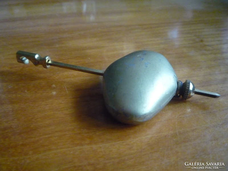 Small oval pendulum.