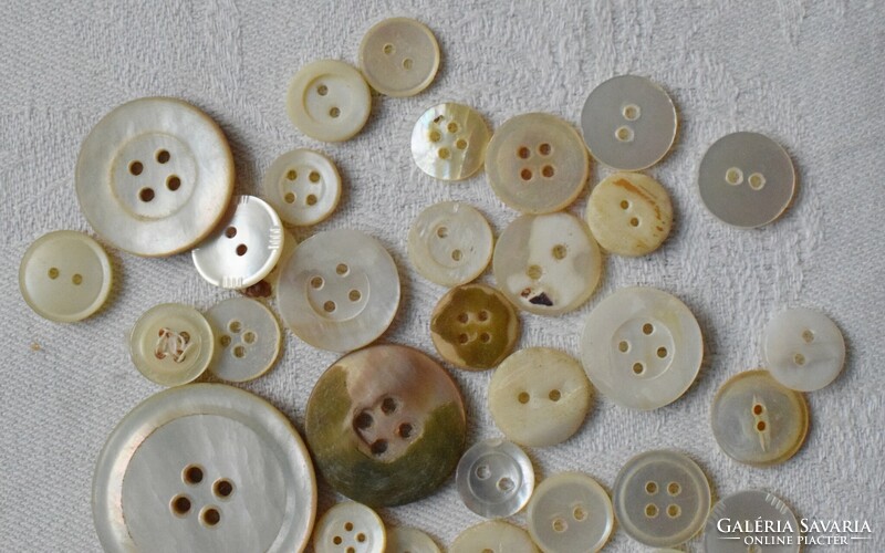67 old shell buttons. 1 - 3.1 cm