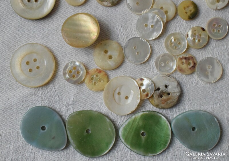 67 old shell buttons. 1 - 3.1 cm