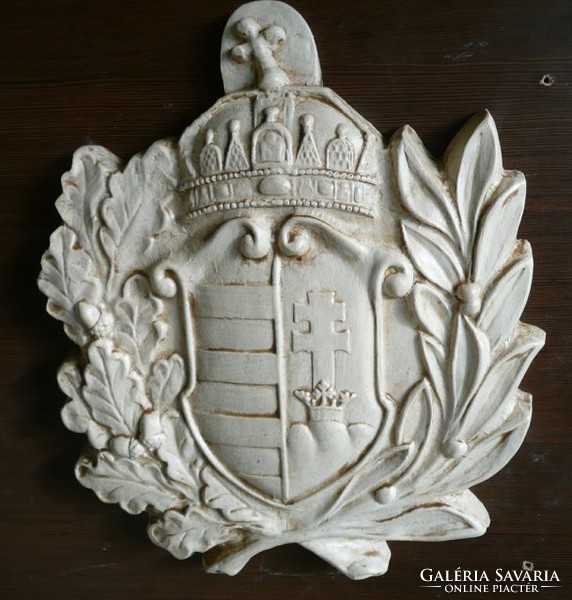 Hungarian coat of arms with wreath