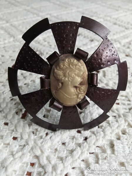 Copper-based handmade cameo pin from the 1960s