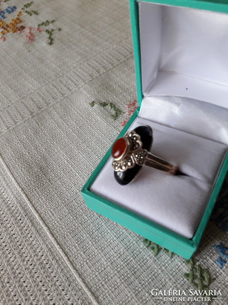 Silver ring with onyx, carnelian and marcasite