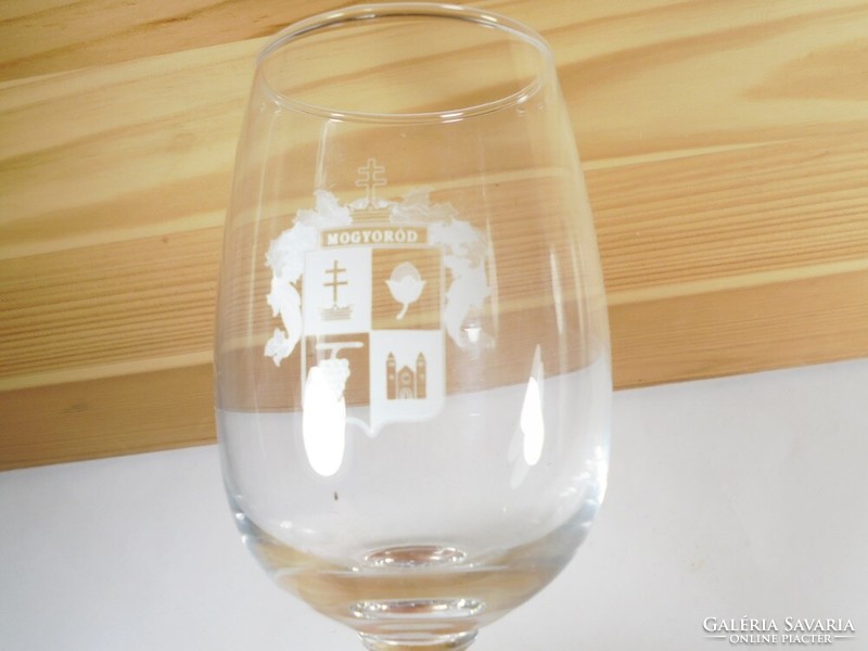 Retro üveg boros pohár Mogyoród város címer emlék