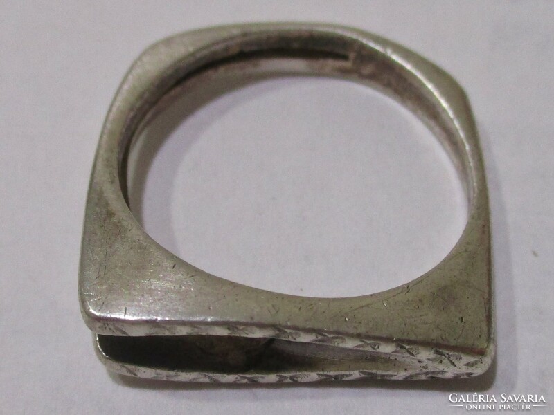 Gyönyörű kézműves  ezüstgyűrű