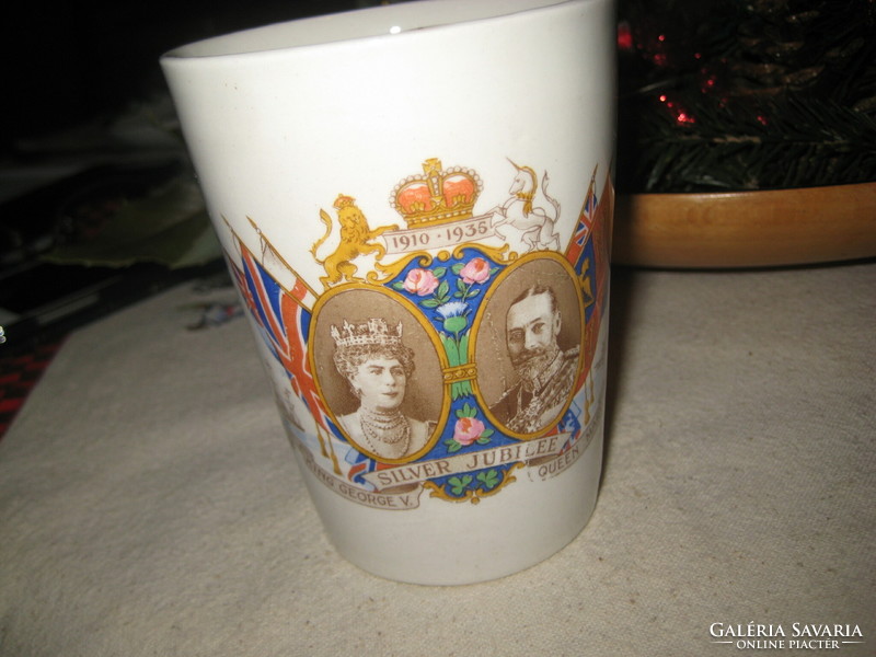 Angol királyi pár , régi  emlék csésze ,  V. György  és felesége  Qeen Mary  7,8 x 10 cm