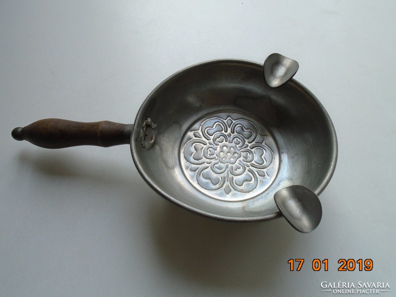 Antique angelic pewter with a mark, convex rosette 3 legs, wooden handle lead spout