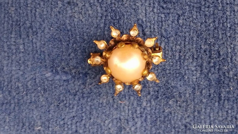 Gold-plated brooch decorated with vintage pearls & glass gems