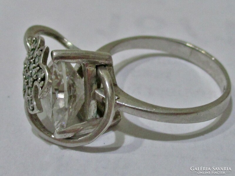 Szépséges díszes fehér köves ezüstgyűrű
