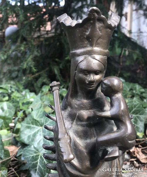 Nagyon szép érdekes Mária gyermekével szobor
