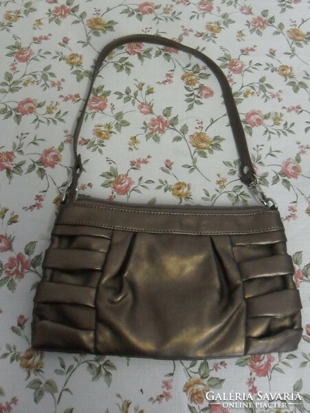 Fiorelli újszerű, raffolt, bronz színű kis táska / alkalmi táska.