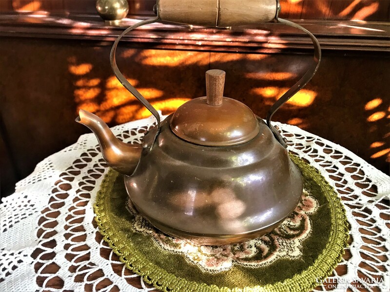 Gyönyörű, antik, vörösréz, jelzett, ma is használható kb. 1 literes teáskanna