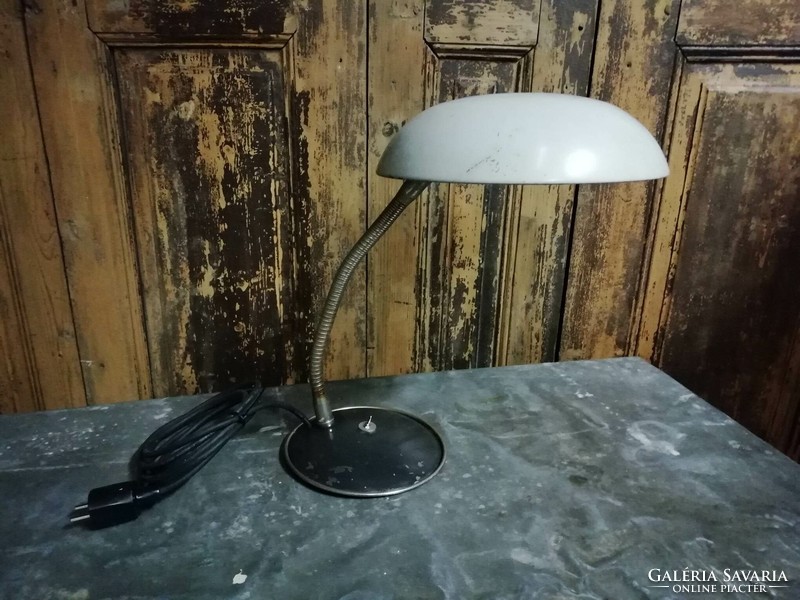 Íróasztali lámpa, 1950-es 60-as évekből, szerintem szarvasi, gégenyakas patinás lámpa, Kaiser jelleg