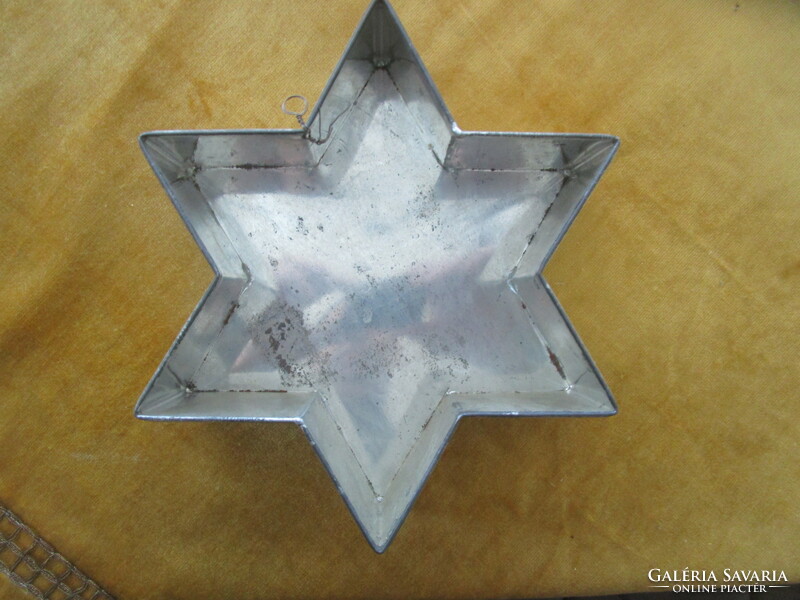 Judaika biedermeier metal confectioner jewish baking dish star of david shape sharp contour museum confectionary