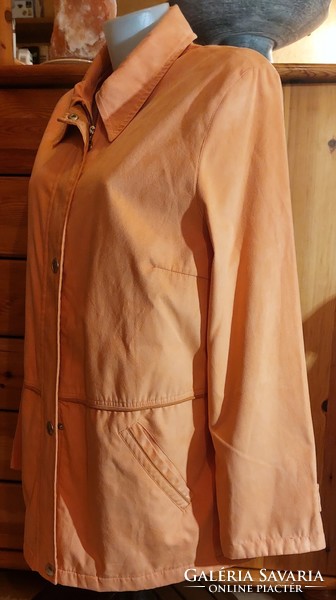 Használt, 48-50 tompa narancs szín, finom, puha tapintású, selyemmel bélelt tavaszi kabát