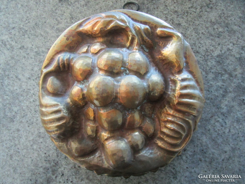 Biedermeier red copper copper confectioner's baking pan kuglóf wreath shape sharp contour museum confectionary