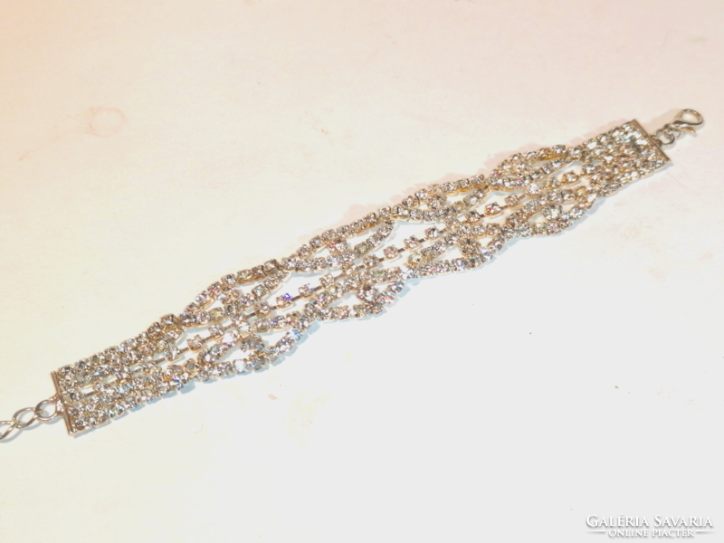 Elegant bracelet with rhinestones (886)