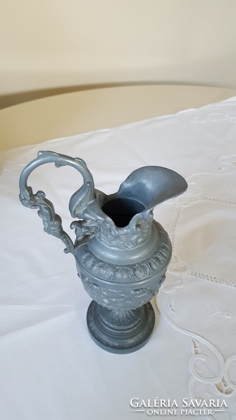 Pewter carafe with putty, female pattern