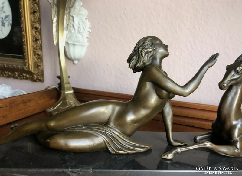 Női akt antiloppal - bronz szobor műalkotás