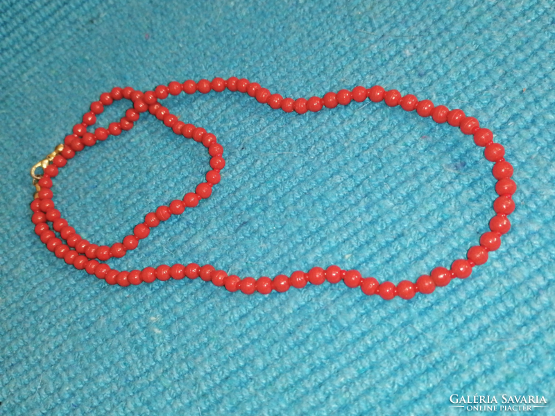 Czech coral red glass beads (169)