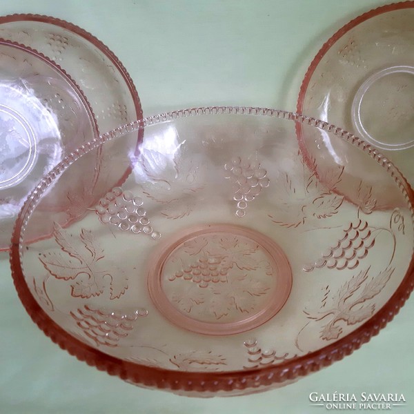 Pink glass salad bowl + 3 bowls, polished grape pattern. Very nice!