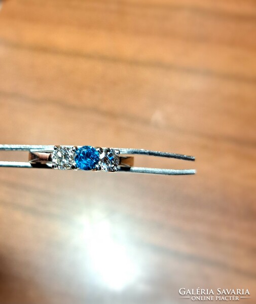 14 Kt white gold blue brill ring