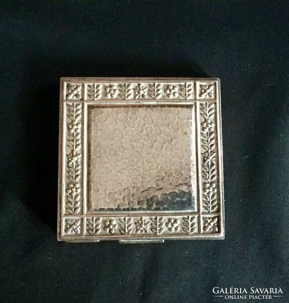 Silver-plated powder is a work of applied art, anything that fits can be stored in it!
