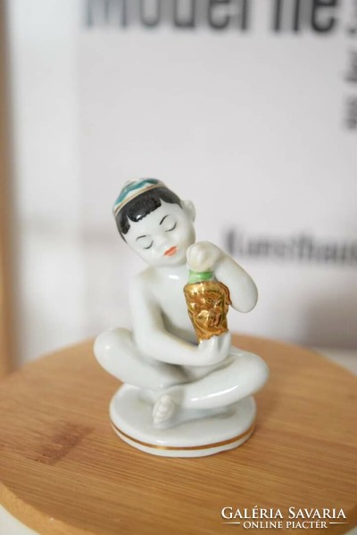 Fiú szőlővel Lomonosov mini porcelàn figura