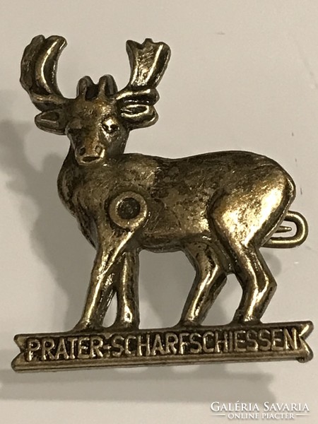 Deer badge, 3 x 2.5 cm