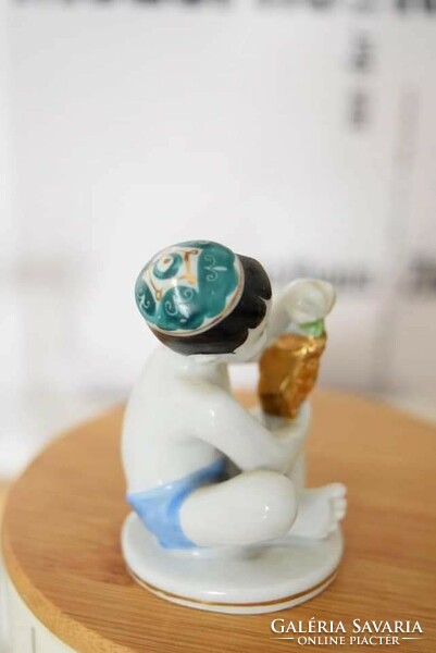 Fiú szőlővel Lomonosov mini porcelàn figura