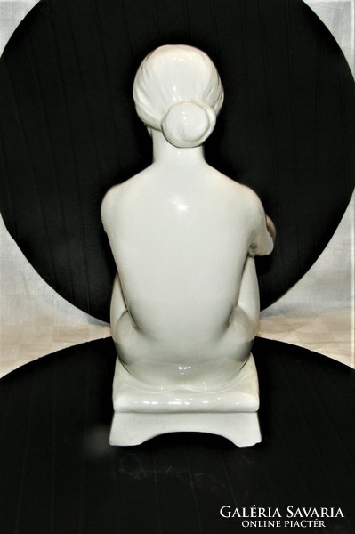 Pátzay Pál - Ülő akt - Fehér porcelán szobor 29 cm
