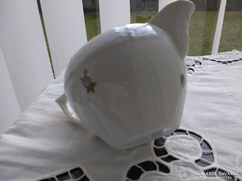 Herend Eton complementary milk spout with small flowers