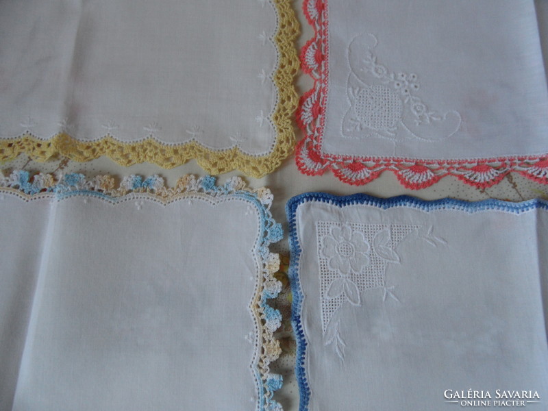 Colorful embroidered handkerchief package with lacy edges (6 pcs.)