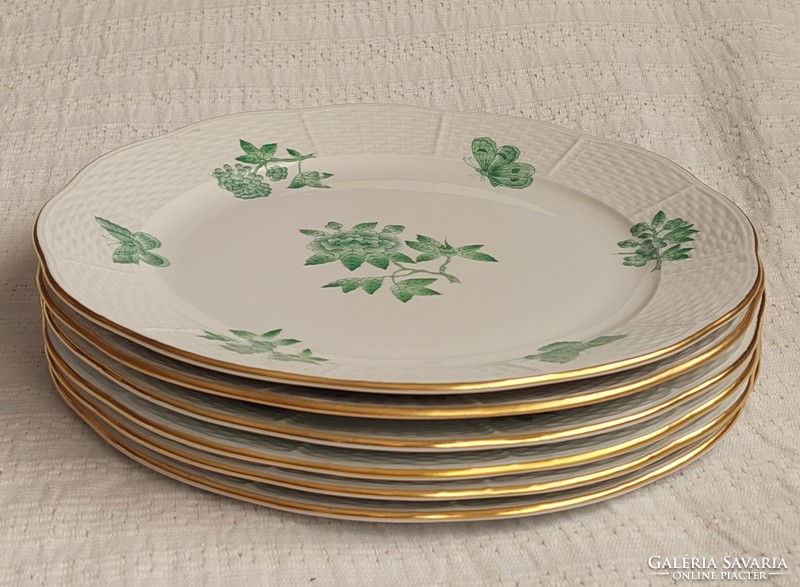 Herend green victoria vav6 flat plates in perfect condition!