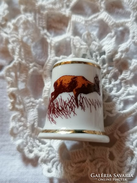 Porcelain thimble with deer pattern 4, with Raven House markings.