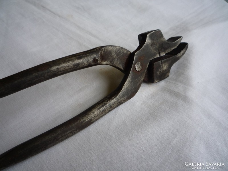 Old pliers.