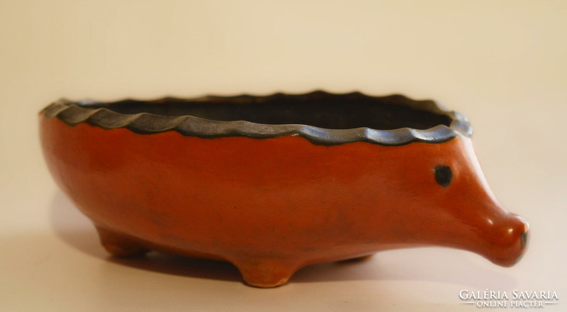 Ceramic hedgehog basket.