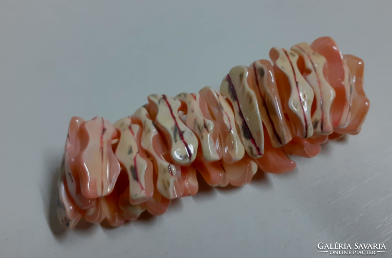 Bracelet bracelet made of shells in good condition