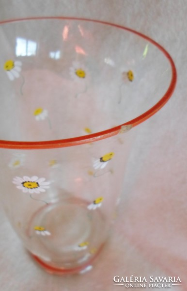 Old-fashioned glass vase with rare parade daisies