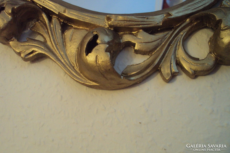 Renovated elegant, baroque-framed, oval Florentine mirror, with new mirror insert.