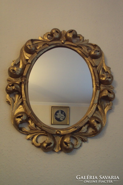 Renovated elegant, baroque-framed, oval Florentine mirror, with new mirror insert.